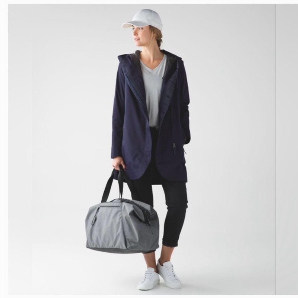 Lululemon SAVASANA WATERPROOF JACKET II DEEP INDIGO Blue Navy  size 2